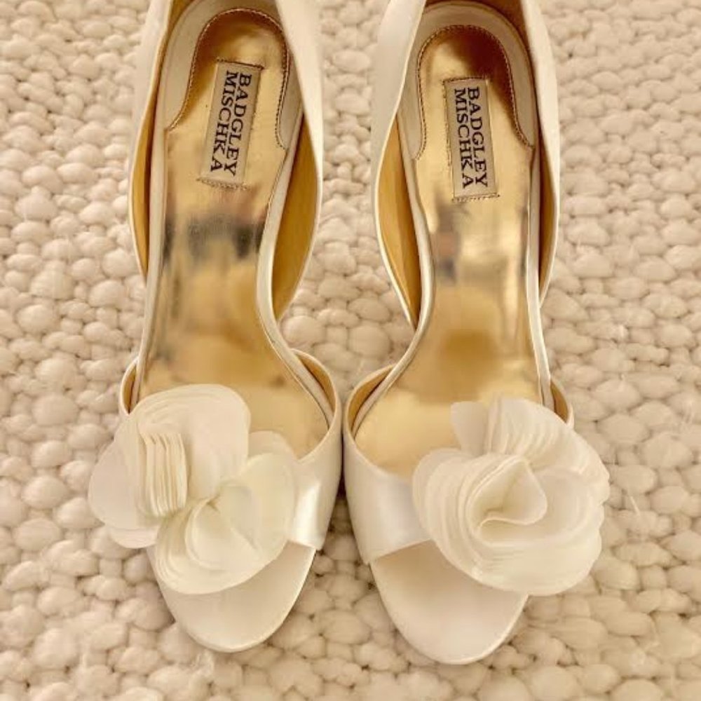 Badgley Mischka White Satin Randall Shoes Sz 10